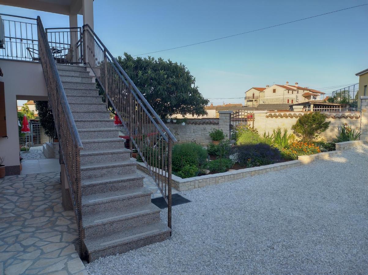 Apartmani Bernarda Πόρετς Εξωτερικό φωτογραφία