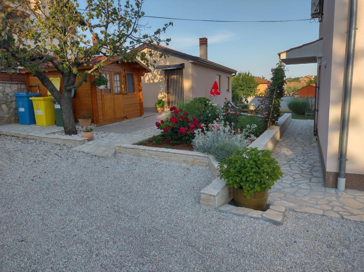 Apartmani Bernarda Πόρετς Εξωτερικό φωτογραφία